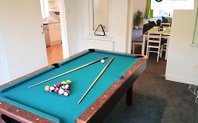 3 Bedroom 2 Bath House By Passionfruitproperties Near Coventry City Centre - Free Wi-Fi, Pool Table And Garden - Mac